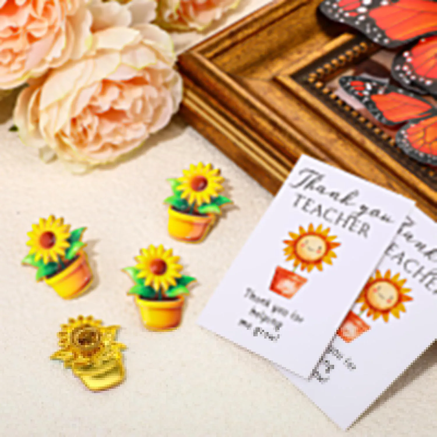 Misdary Teacher Appreciation Gifts Cute Sunflower Bee Lapel Pin Badge Thank You Gift for Employee Coworker